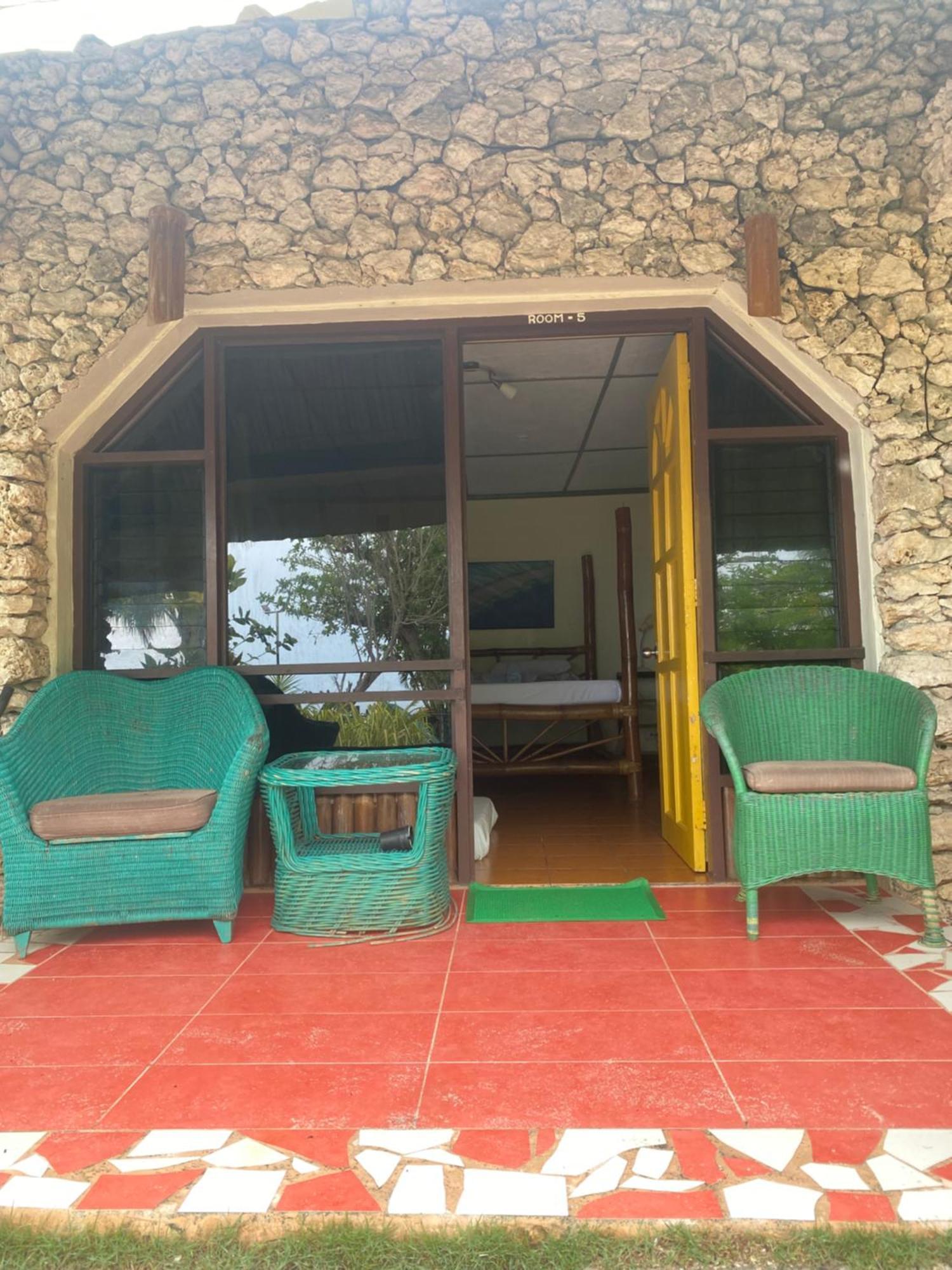 Ravenala Beach Bungalows Moalboal Exterior photo